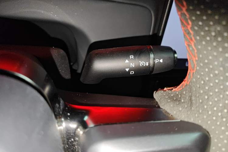 Used iCAR V23 2026 Model 401 Two-Wheel Drive Super Sports Edition Gear Lever
