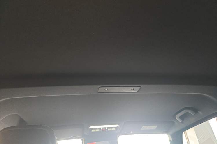 Used iCAR V23 2026 Model 401 Two-Wheel Drive Super Sports Edition Headliner