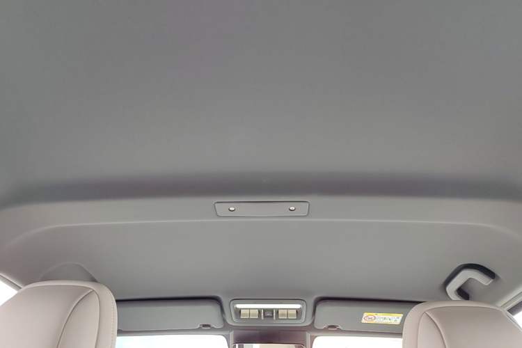 Used iCAR V23 2026 Model 550 Two-Wheel Drive Super Sports Edition Headliner
