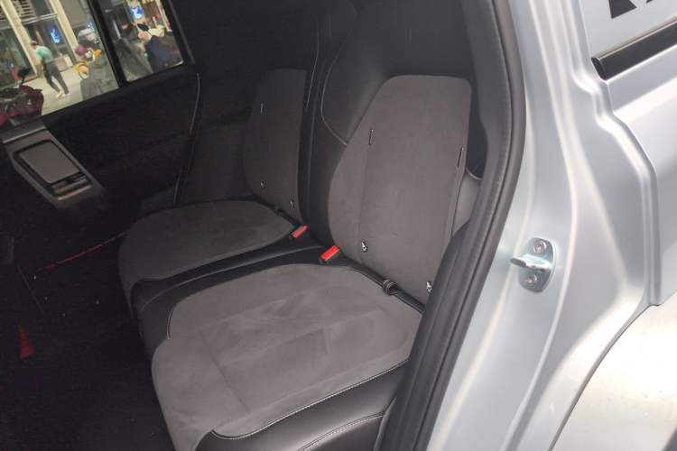 Used iCAR V23 2026 Model V23S 501 Four-Wheel Drive Peak Performance Edition Left Rear Seat