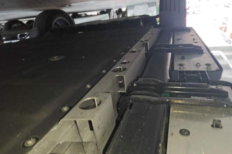 Used iCAR V23 2026 Model 401 Two-Wheel Drive Super Sports Edition Left Side Sill