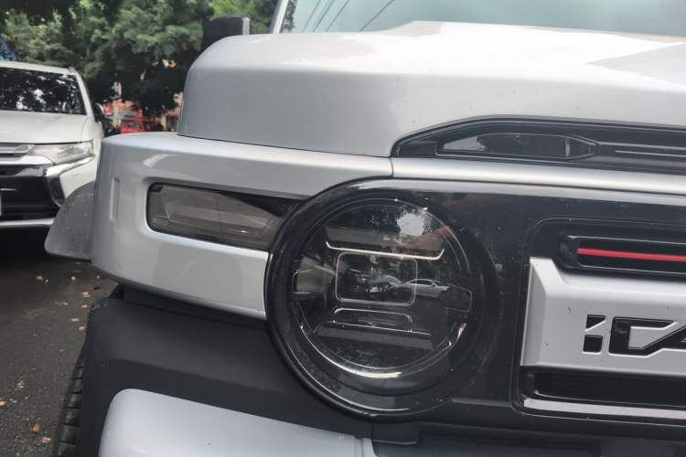 Used iCAR V23 2026 Model V23S 501 Four-Wheel Drive Peak Performance Edition Right Front Headlight
