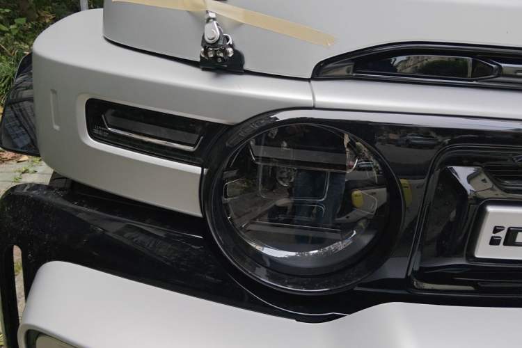 Used iCAR V23 2026 Model 550 Two-Wheel Drive Cyber Edition Right Front Headlight