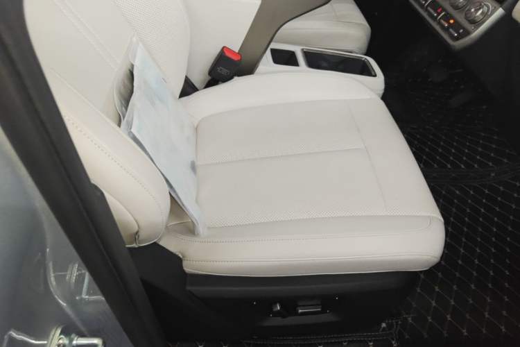 Used iCAR V23 2026 Model 401 Two-Wheel Drive Super Sports Edition Right Front Seat