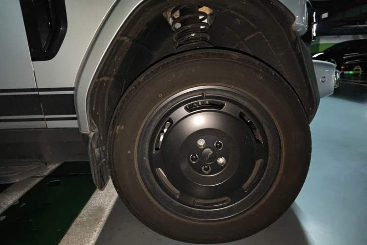 Used iCAR V23 2026 Model 401 Two-Wheel Drive Super Sports Edition Right Front Wheel Hub