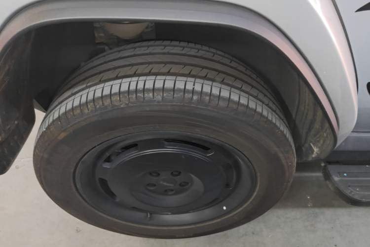 Used iCAR V23 2026 Model 401 Two-Wheel Drive Super Sports Edition Right Rear Wheel Hub