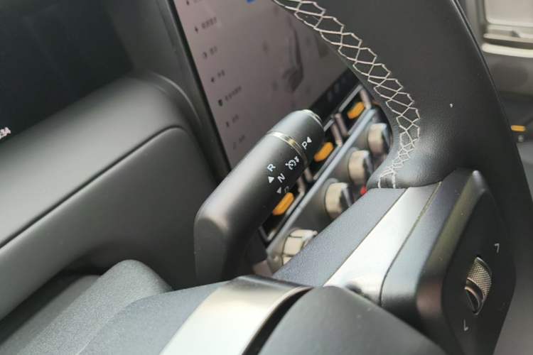 Used iCAR V23 2026 Model 550 Two-Wheel Drive Super Sports Edition Gear Lever
