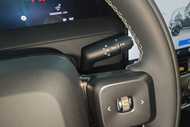 Used iCAR V23 2026 Model 550 Two-Wheel Drive Super Sports Edition Gear Lever