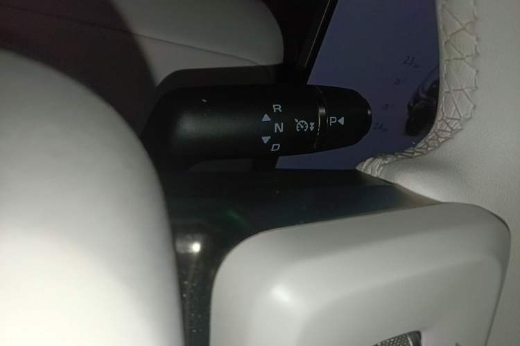 Used iCAR V23 2026 Model 401 Two-Wheel Drive Super Sports Edition Gear Lever