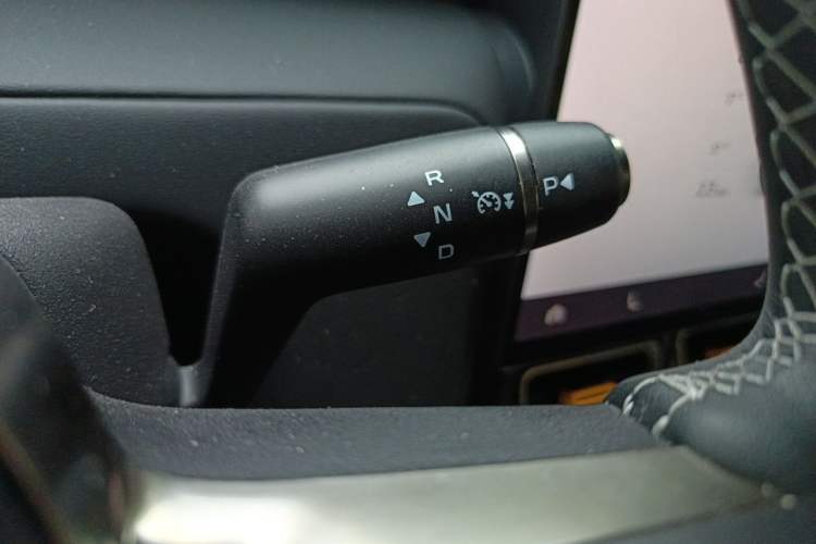 Used iCAR V23 2026 Model 550 Two-Wheel Drive Super Sports Edition Gear Lever