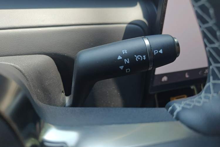 Used iCAR V23 2026 Model 550 Two-Wheel Drive Super Sports Edition Gear Lever