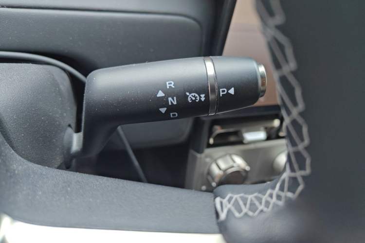 Used iCAR V23 2026 Model 401 Two-Wheel Drive Super Sports Edition Gear Lever