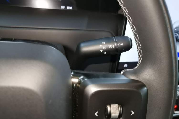 Used iCAR V23 2026 Model 550 Two-Wheel Drive Super Sports Edition Gear Lever