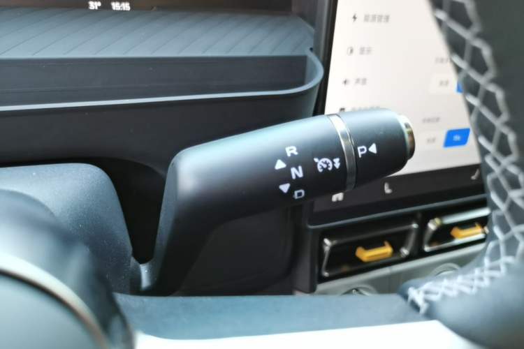 Used iCAR V23 2026 Model 550 Two-Wheel Drive Super Sports Edition Gear Lever