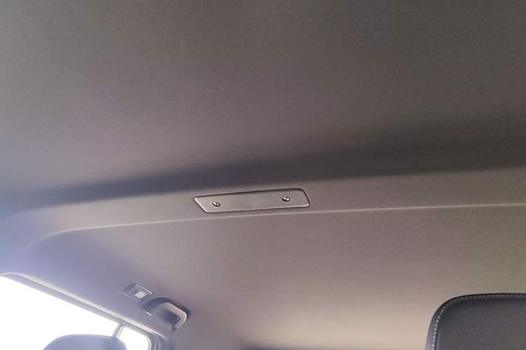 Used iCAR V23 2026 Model 550 Two-Wheel Drive Super Sports Edition Headliner