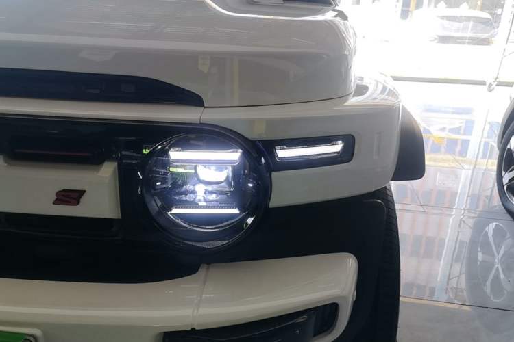 Used iCAR V23 2026 Model V23S 501 Four-Wheel Drive Peak Performance Edition Left Front Headlight