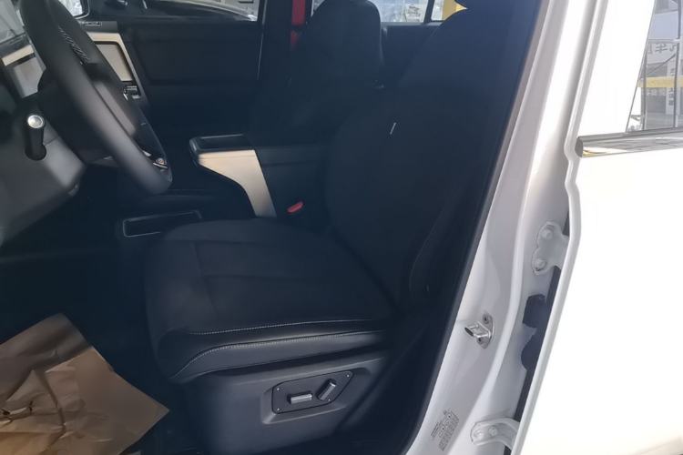 Used iCAR V23 2026 Model V23S 501 Four-Wheel Drive Peak Performance Edition Left Front Seat