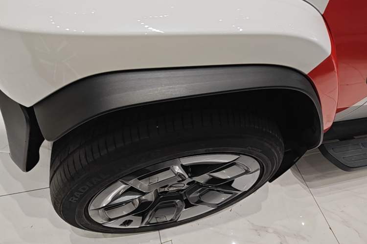 Used iCAR V23 2026 Model V23S 501 Four-Wheel Drive Peak Performance Edition Left Front Wheel Hub