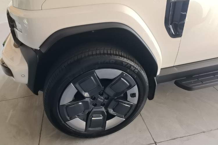 Used iCAR V23 2026 Model V23S 501 Four-Wheel Drive Peak Performance Edition Left Front Wheel Hub