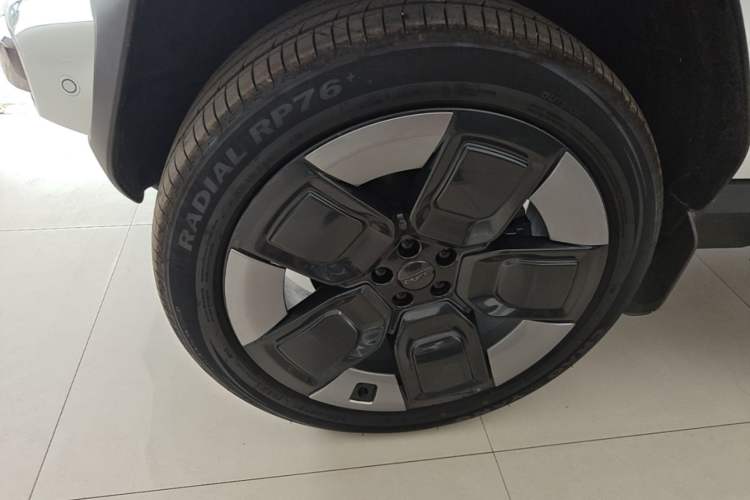 Used iCAR V23 2026 Model V23S 501 Four-Wheel Drive Peak Performance Edition Left Front Wheel Hub