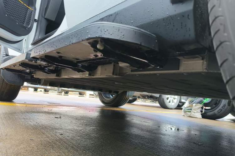 Used iCAR V23 2026 Model 550 Two-Wheel Drive Super Sports Edition Left Side Sill