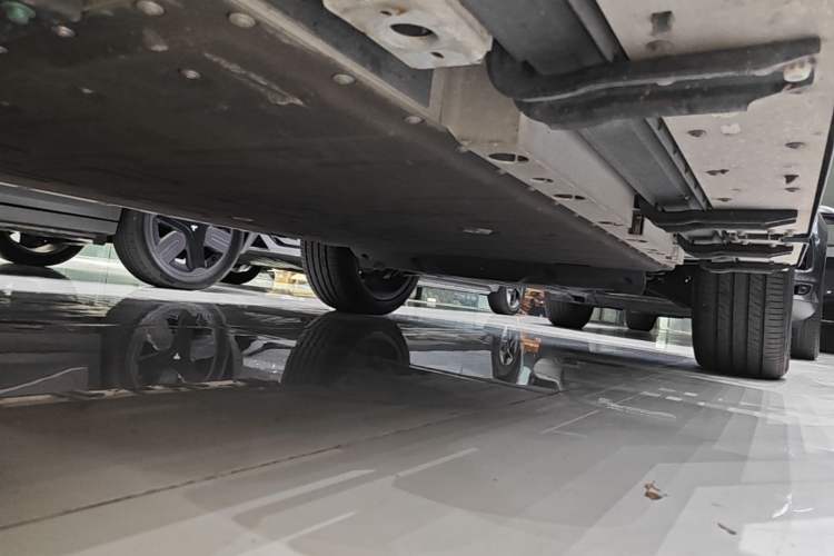 Used iCAR V23 2026 Model V23S 501 Four-Wheel Drive Peak Performance Edition Left Side Sill