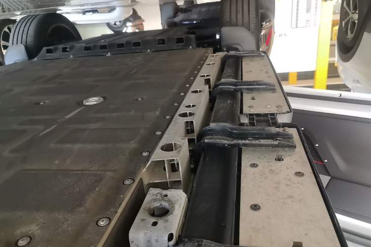 Used iCAR V23 2026 Model V23S 501 Four-Wheel Drive Peak Performance Edition Left Side Sill