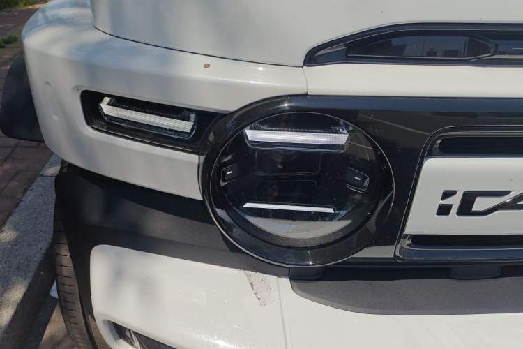 Used iCAR V23 2026 Model 550 Two-Wheel Drive Super Sports Edition Right Front Headlight