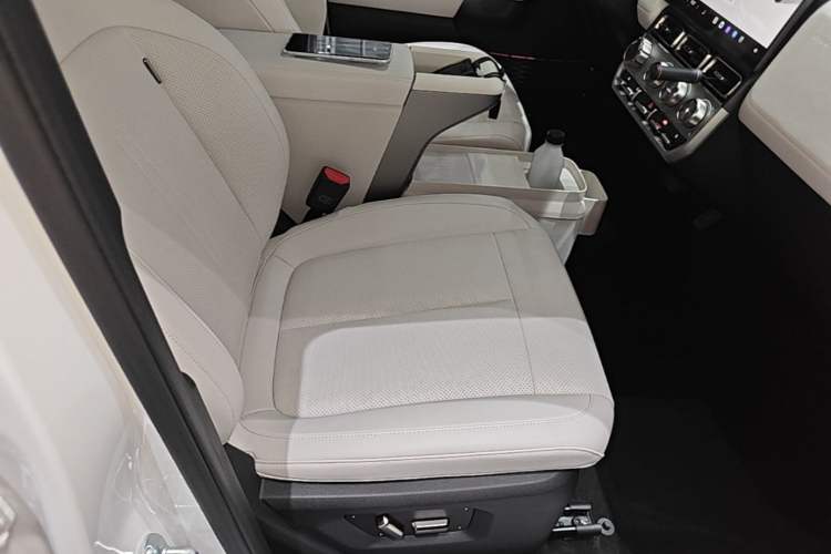 Used iCAR V23 2026 Model V23S 501 Four-Wheel Drive Peak Performance Edition Right Front Seat