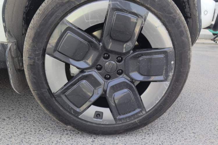 Used iCAR V23 2026 Model V23S 501 Four-Wheel Drive Peak Performance Edition Right Front Wheel Hub