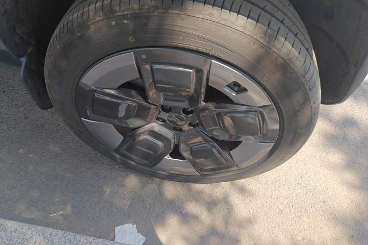 Used iCAR V23 2026 Model 550 Two-Wheel Drive Super Sports Edition Right Front Wheel Hub