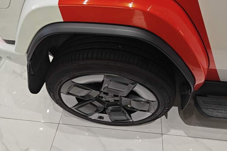 Used iCAR V23 2026 Model V23S 501 Four-Wheel Drive Peak Performance Edition Right Rear Wheel Hub