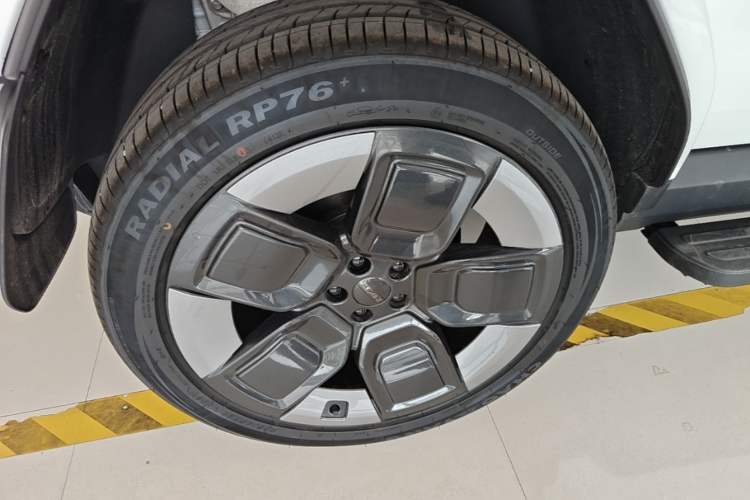 Used iCAR V23 2026 Model V23S 501 Four-Wheel Drive Peak Performance Edition Right Rear Wheel Hub