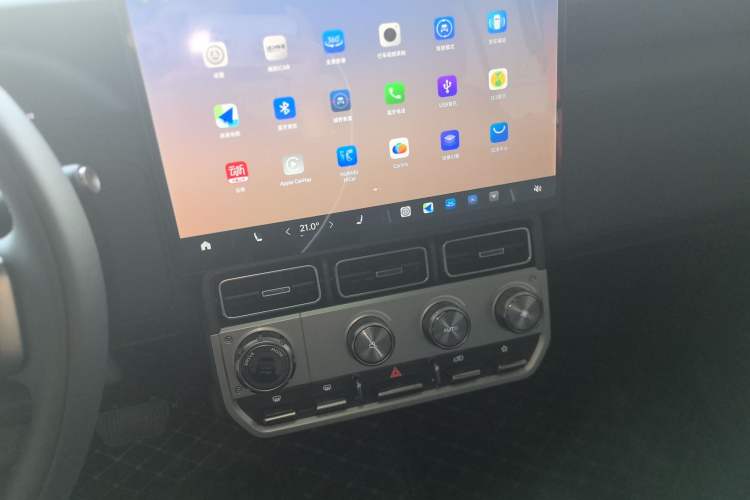 Used iCAR V23 2026 Model V23S 501 Four-Wheel Drive Peak Performance Edition Audio And AC Panel
