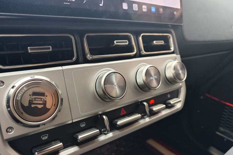 Used iCAR V23 2026 Model V23S 501 Four-Wheel Drive Peak Performance Edition Audio And AC Panel