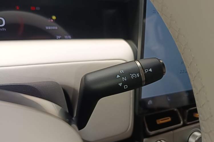 Used iCAR V23 2026 Model 550 Two-Wheel Drive Super Sports Edition Gear Lever