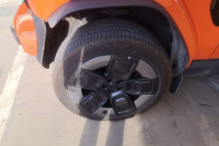 Used iCAR V23 2026 Model V23S 501 Four-Wheel Drive Peak Performance Edition Left Front Wheel Hub