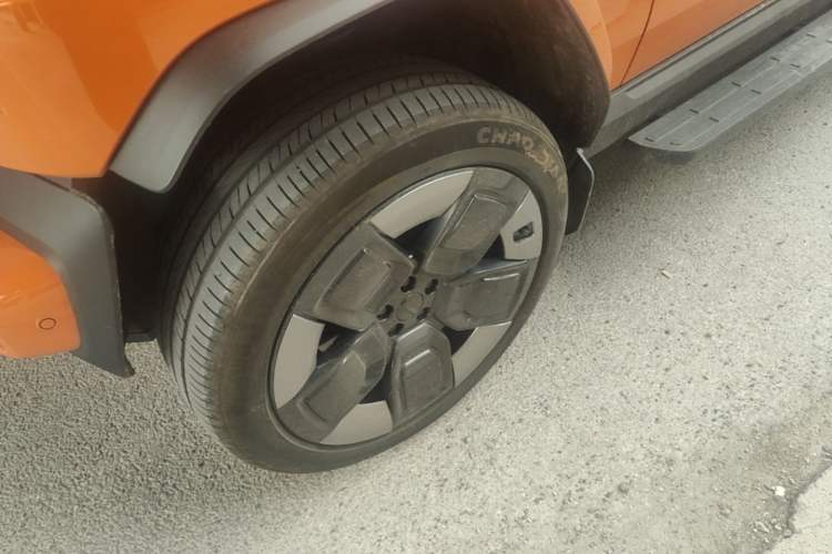 Used iCAR V23 2026 Model V23S 501 Four-Wheel Drive Peak Performance Edition Left Front Wheel Hub