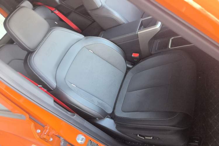 Used iCAR V23 2026 Model V23S 501 Four-Wheel Drive Peak Performance Edition Right Front Seat