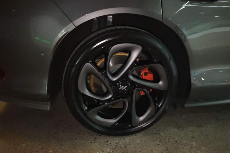 Used IM L6 2024 Max Enhanced Performance Edition Right Rear Wheel Hub