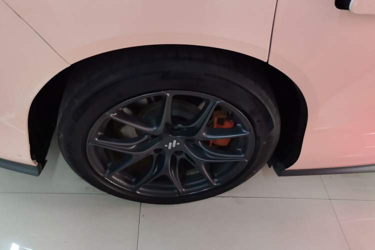 Used IM L6 2024 Max Standard Edition Right Rear Wheel Hub