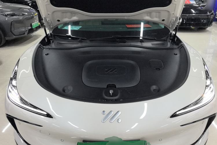 Used IM L6 2024 Max Extended-Range Version Engine Bay