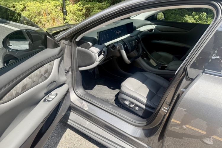 Used IM L6 2024 Max Long-Range Version Interior 1