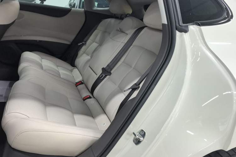 Used IM L6 2024 Max Extended-Range Version Left Rear Seat