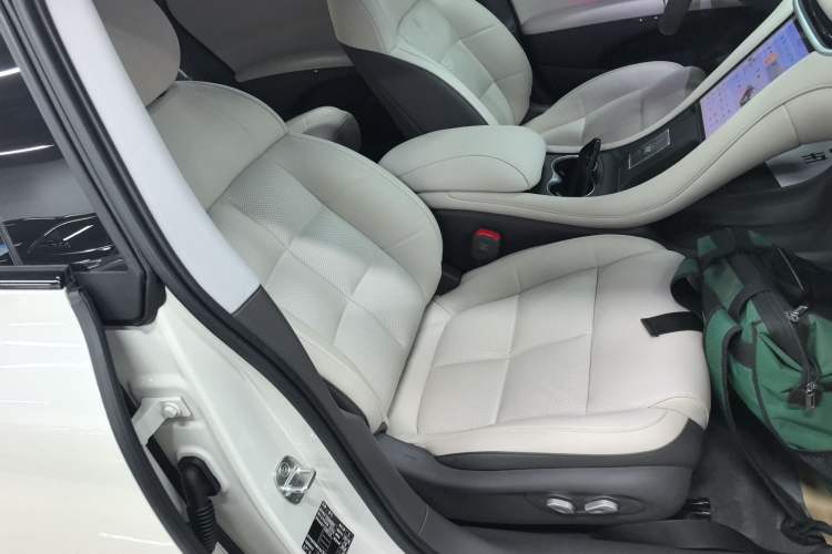 Used IM L6 2024 Max Extended-Range Version Right Front Seat