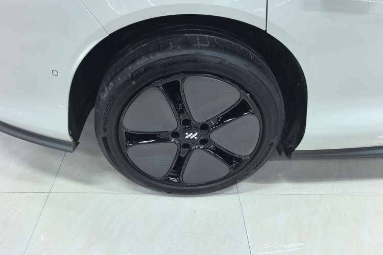 Used IM L6 2024 Max Extended-Range Version Right Rear Wheel Hub
