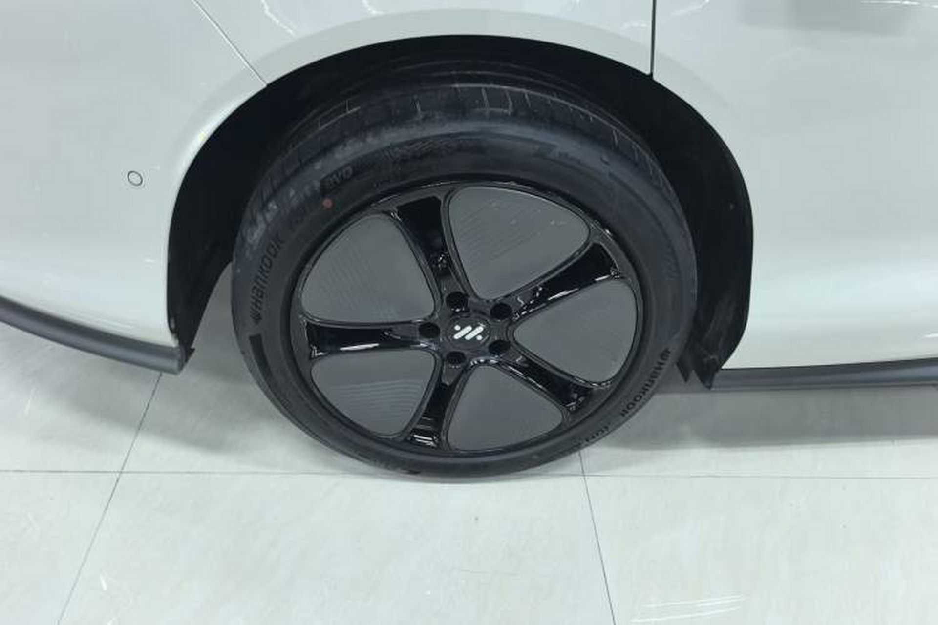 Used IM L6 2024 Max Extended-Range Version Right Rear Wheel Hub