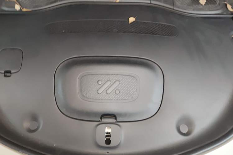 Used IM L6 2025 Max Engine Bay