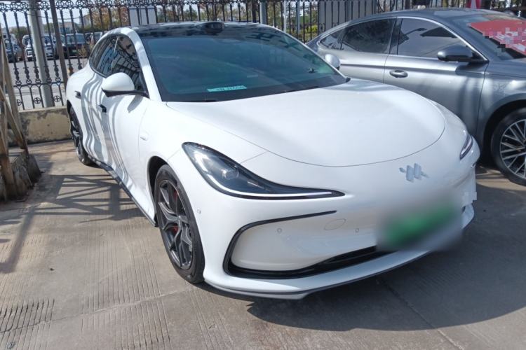 Used IM L6 2024 Max Standard Edition Front Right 45 Deg