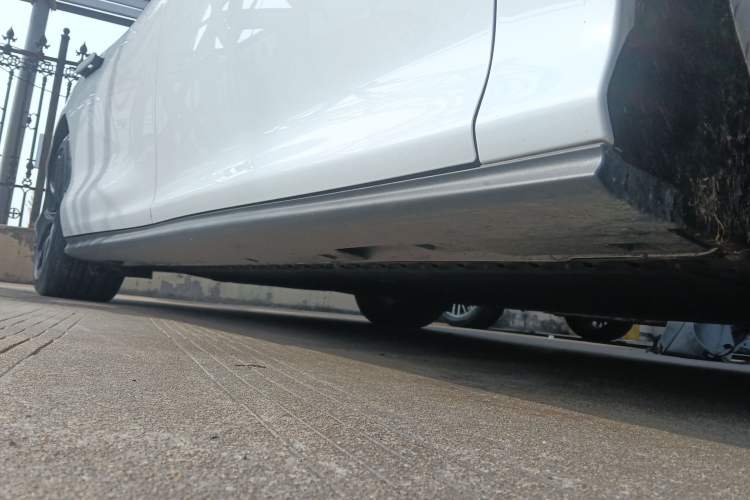 Used IM L6 2024 Max Standard Edition Right Side Sill